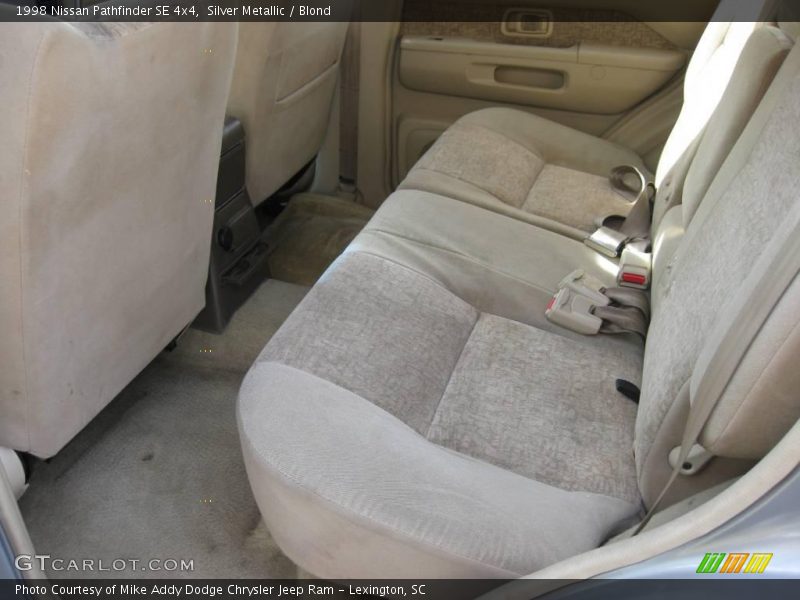 Silver Metallic / Blond 1998 Nissan Pathfinder SE 4x4
