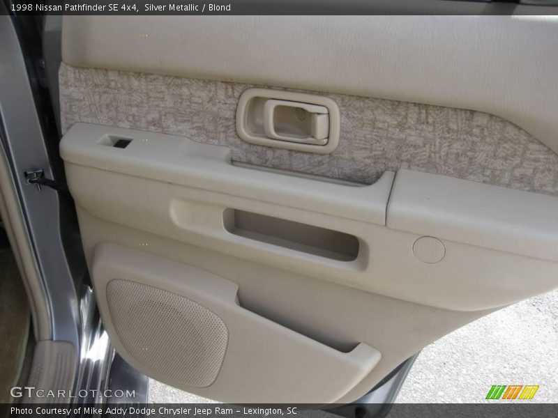 Silver Metallic / Blond 1998 Nissan Pathfinder SE 4x4