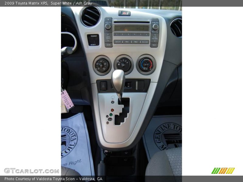 Super White / Ash Gray 2009 Toyota Matrix XRS