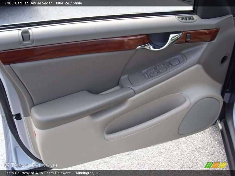 Blue Ice / Shale 2005 Cadillac DeVille Sedan