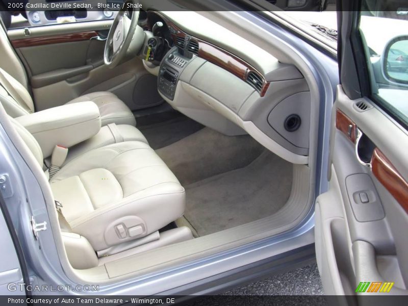 Blue Ice / Shale 2005 Cadillac DeVille Sedan