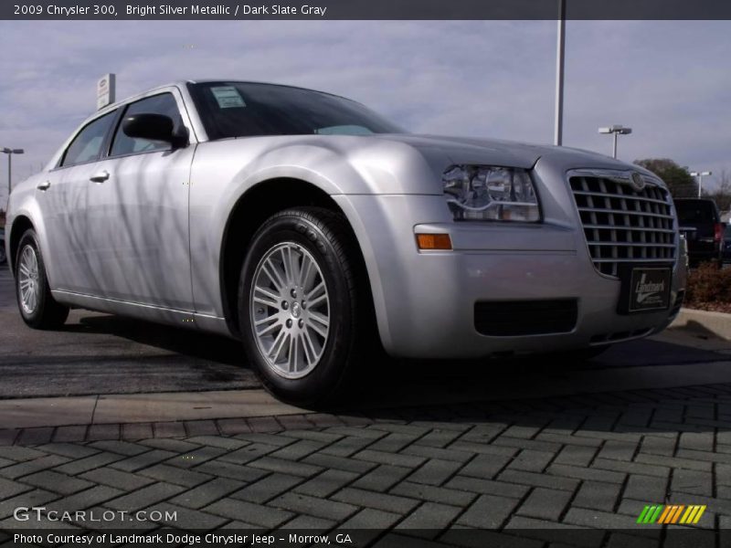 Bright Silver Metallic / Dark Slate Gray 2009 Chrysler 300