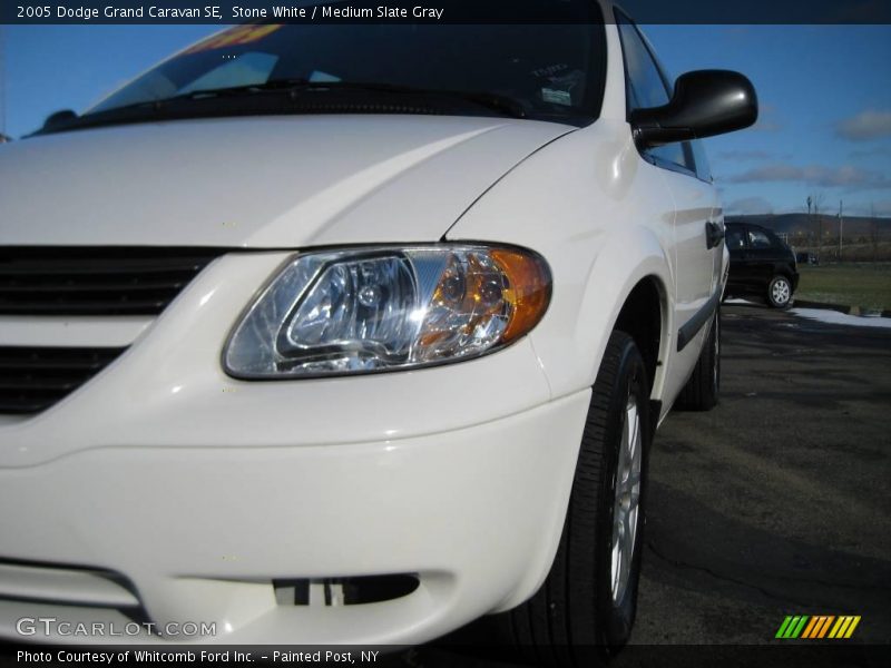 Stone White / Medium Slate Gray 2005 Dodge Grand Caravan SE