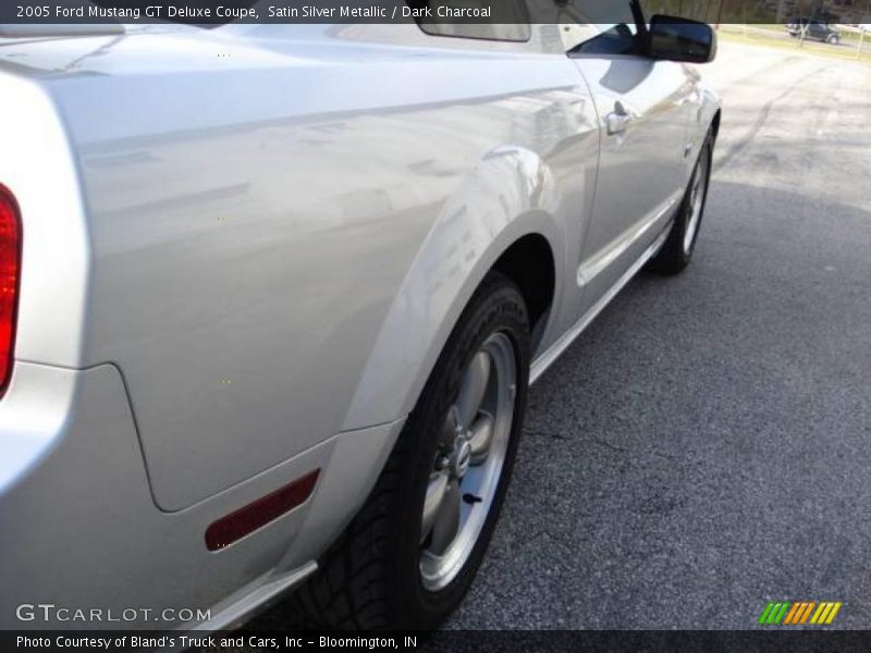 Satin Silver Metallic / Dark Charcoal 2005 Ford Mustang GT Deluxe Coupe