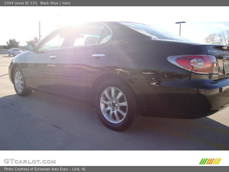 Black Onyx / Ivory 2004 Lexus ES 330