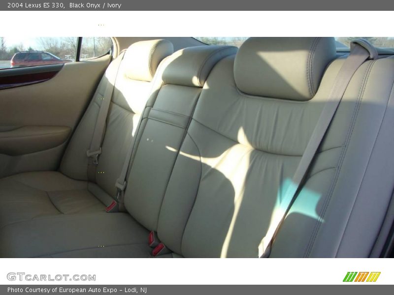 Black Onyx / Ivory 2004 Lexus ES 330