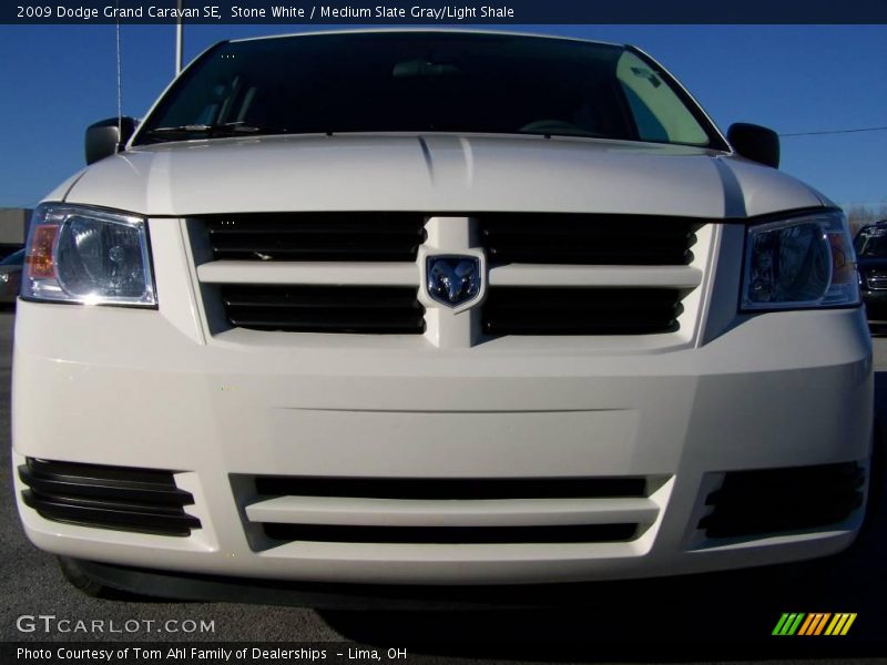 Stone White / Medium Slate Gray/Light Shale 2009 Dodge Grand Caravan SE