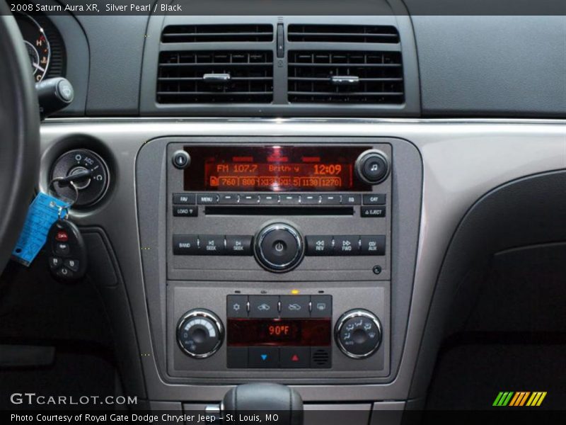 Silver Pearl / Black 2008 Saturn Aura XR