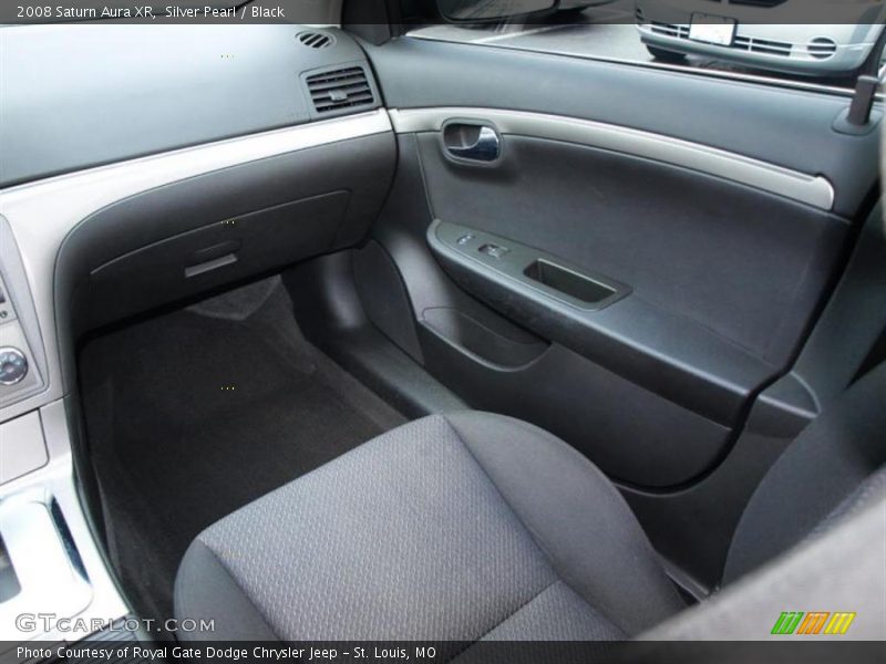 Silver Pearl / Black 2008 Saturn Aura XR