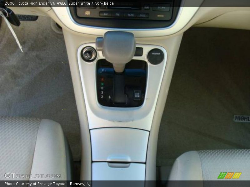 Super White / Ivory Beige 2006 Toyota Highlander V6 4WD
