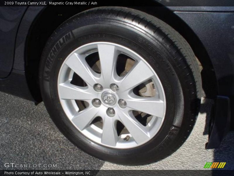 Magnetic Gray Metallic / Ash 2009 Toyota Camry XLE