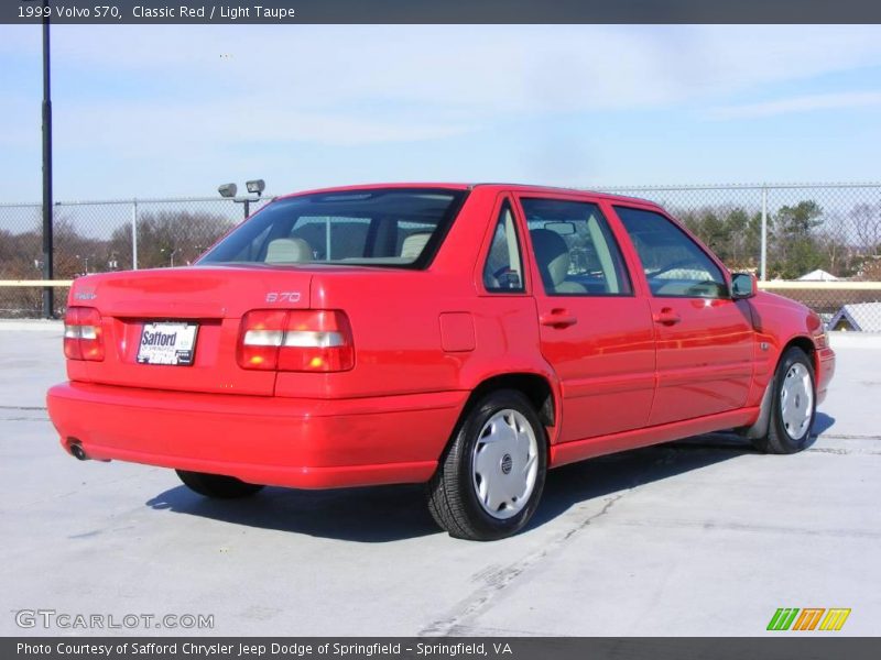 Classic Red / Light Taupe 1999 Volvo S70