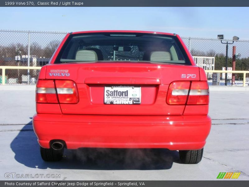 Classic Red / Light Taupe 1999 Volvo S70