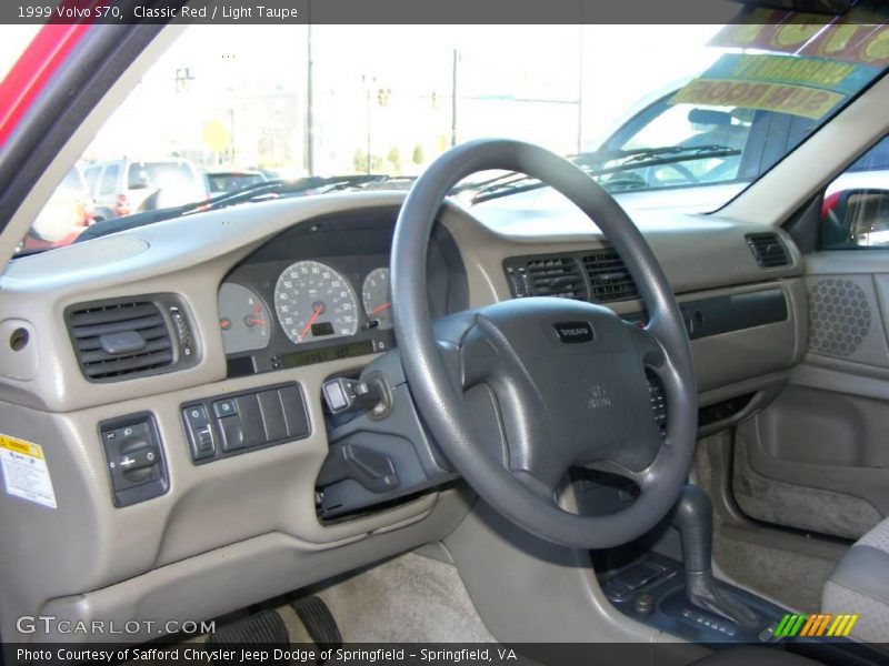 Classic Red / Light Taupe 1999 Volvo S70