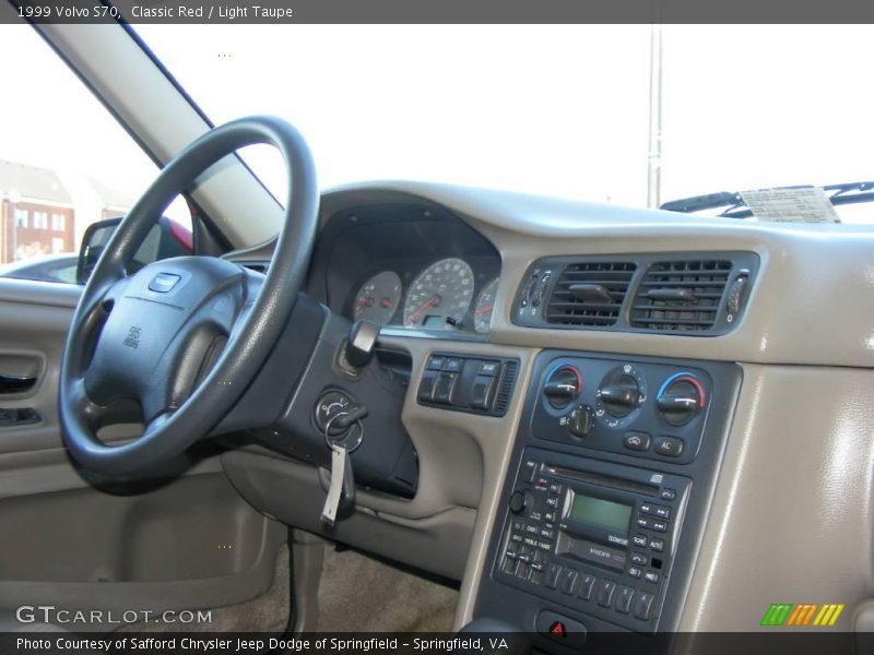 Classic Red / Light Taupe 1999 Volvo S70