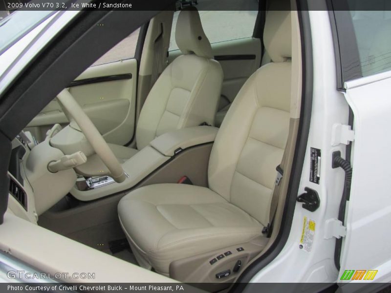 Ice White / Sandstone 2009 Volvo V70 3.2