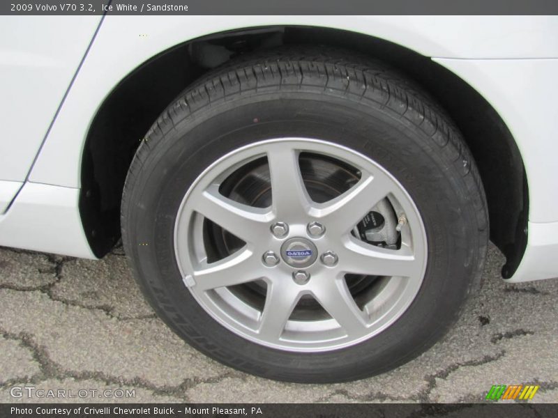 Ice White / Sandstone 2009 Volvo V70 3.2
