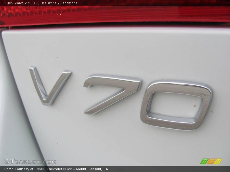 Ice White / Sandstone 2009 Volvo V70 3.2