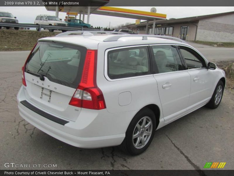 Ice White / Sandstone 2009 Volvo V70 3.2
