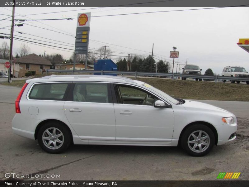 Ice White / Sandstone 2009 Volvo V70 3.2
