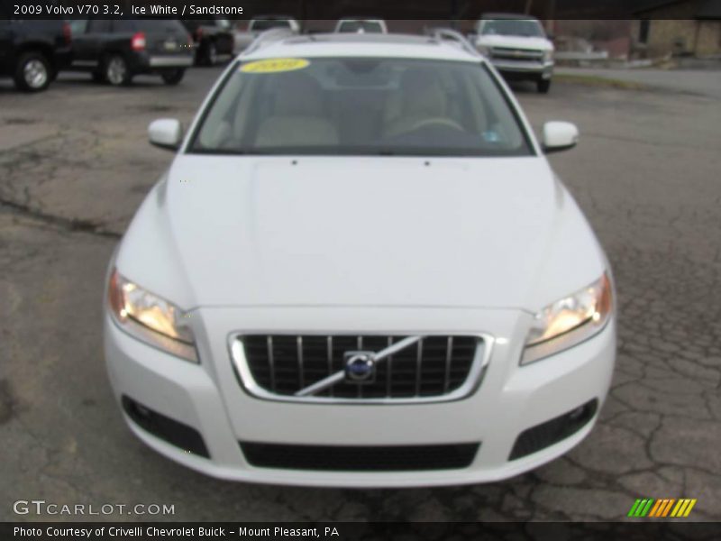 Ice White / Sandstone 2009 Volvo V70 3.2