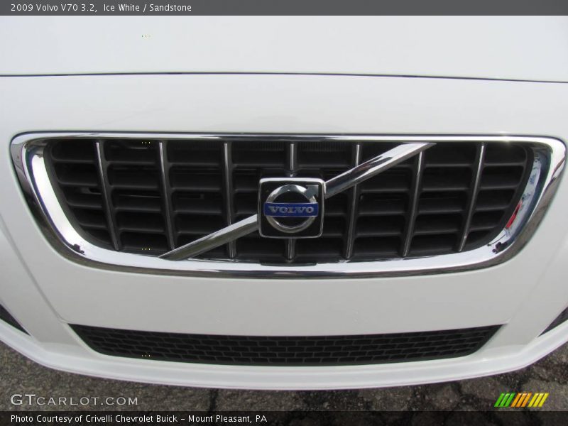 Ice White / Sandstone 2009 Volvo V70 3.2