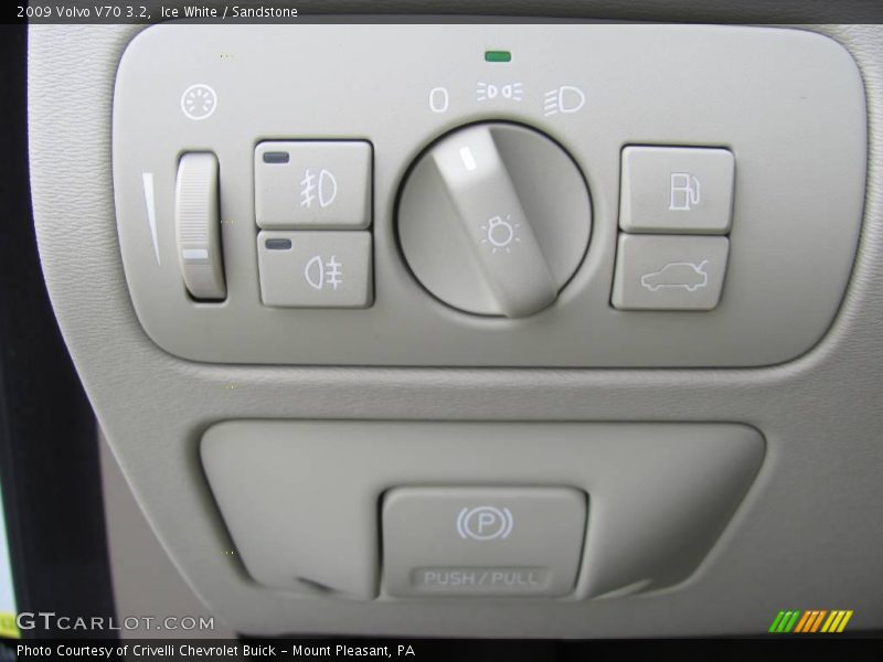 Ice White / Sandstone 2009 Volvo V70 3.2