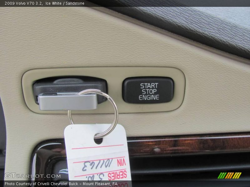 Ice White / Sandstone 2009 Volvo V70 3.2