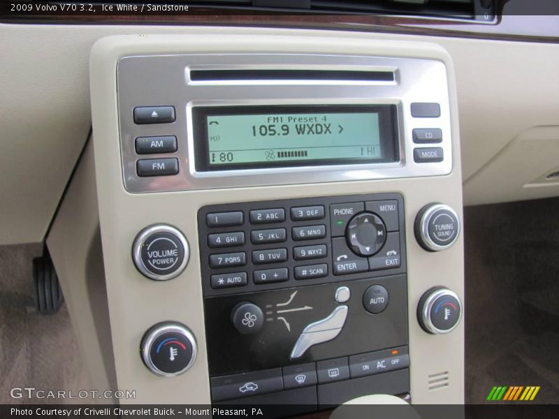 Ice White / Sandstone 2009 Volvo V70 3.2