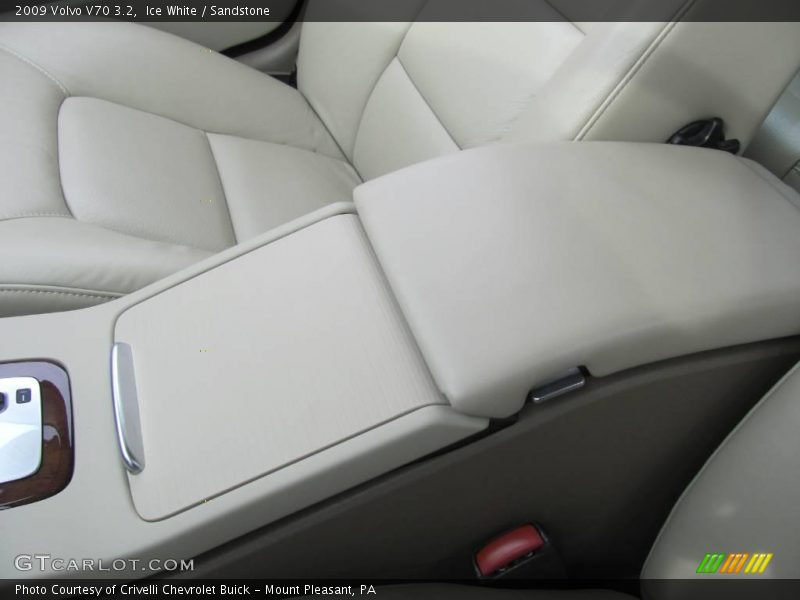 Ice White / Sandstone 2009 Volvo V70 3.2