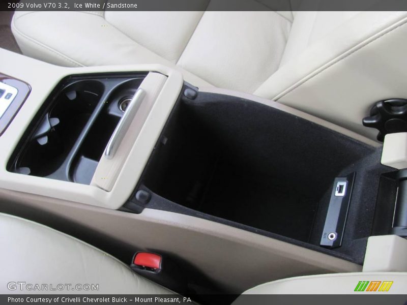 Ice White / Sandstone 2009 Volvo V70 3.2