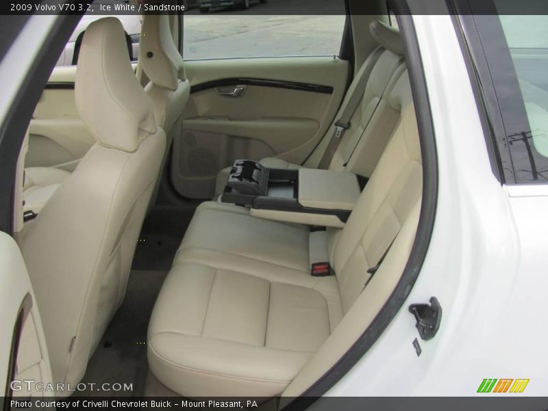 Ice White / Sandstone 2009 Volvo V70 3.2