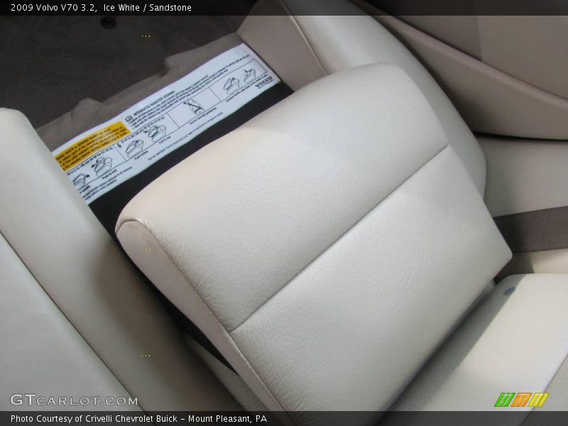 Ice White / Sandstone 2009 Volvo V70 3.2