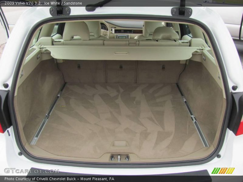 Ice White / Sandstone 2009 Volvo V70 3.2
