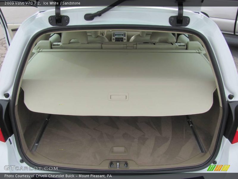 Ice White / Sandstone 2009 Volvo V70 3.2