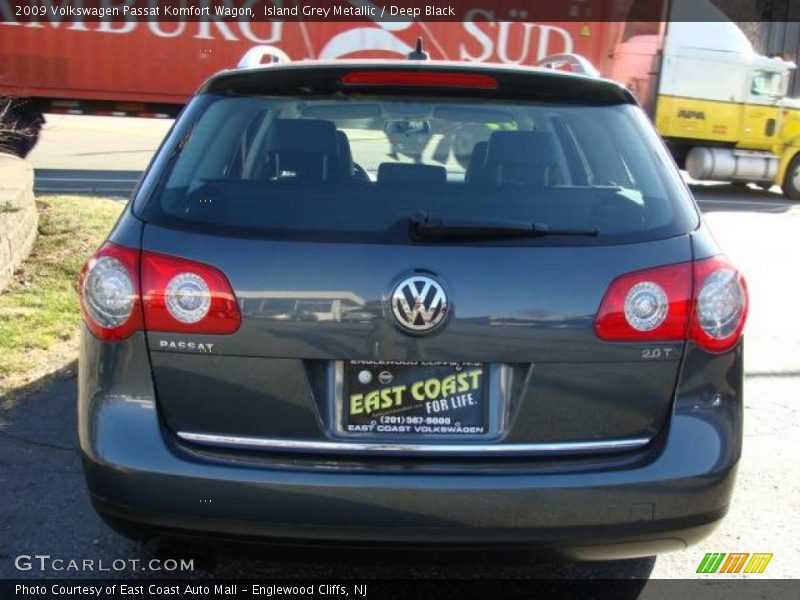 Island Grey Metallic / Deep Black 2009 Volkswagen Passat Komfort Wagon