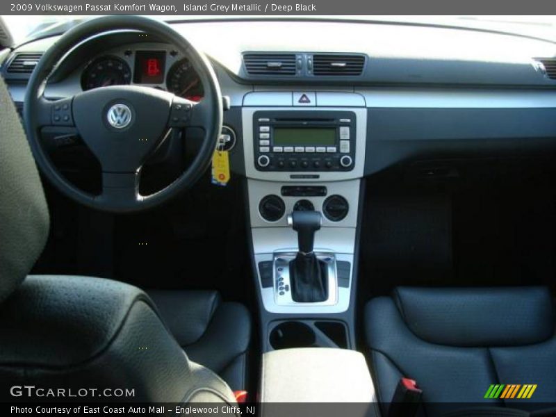 Island Grey Metallic / Deep Black 2009 Volkswagen Passat Komfort Wagon