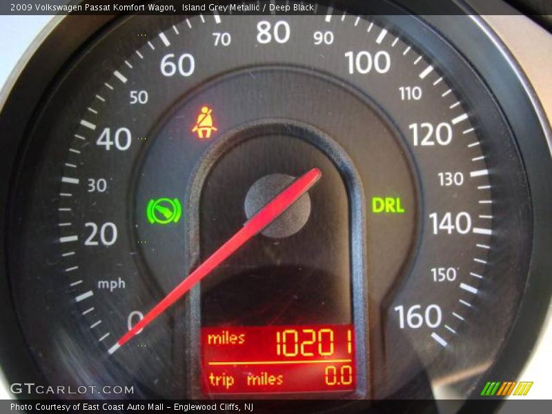 Island Grey Metallic / Deep Black 2009 Volkswagen Passat Komfort Wagon