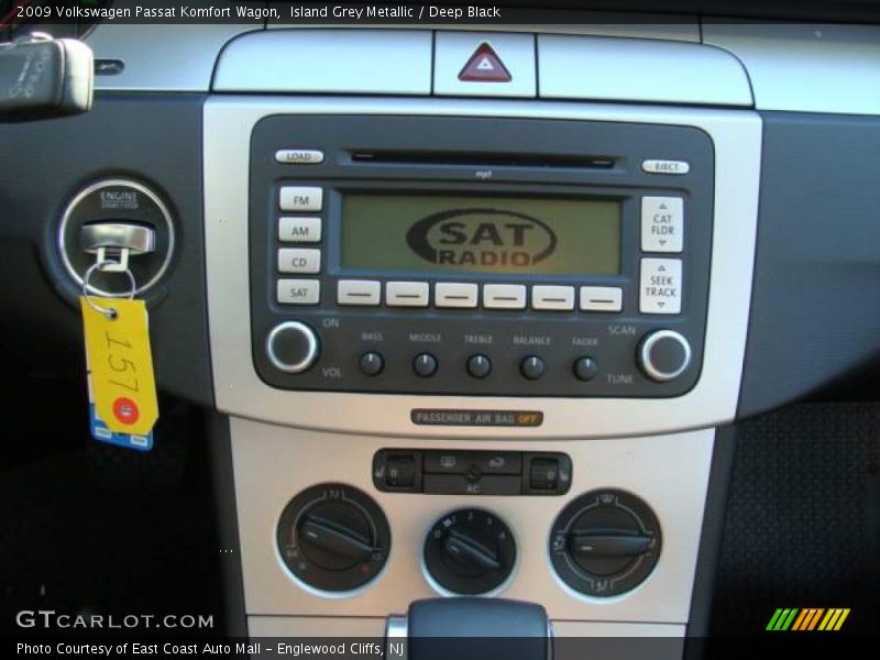 Island Grey Metallic / Deep Black 2009 Volkswagen Passat Komfort Wagon