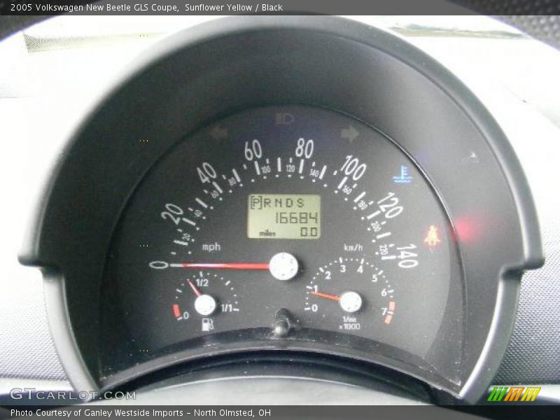 Sunflower Yellow / Black 2005 Volkswagen New Beetle GLS Coupe