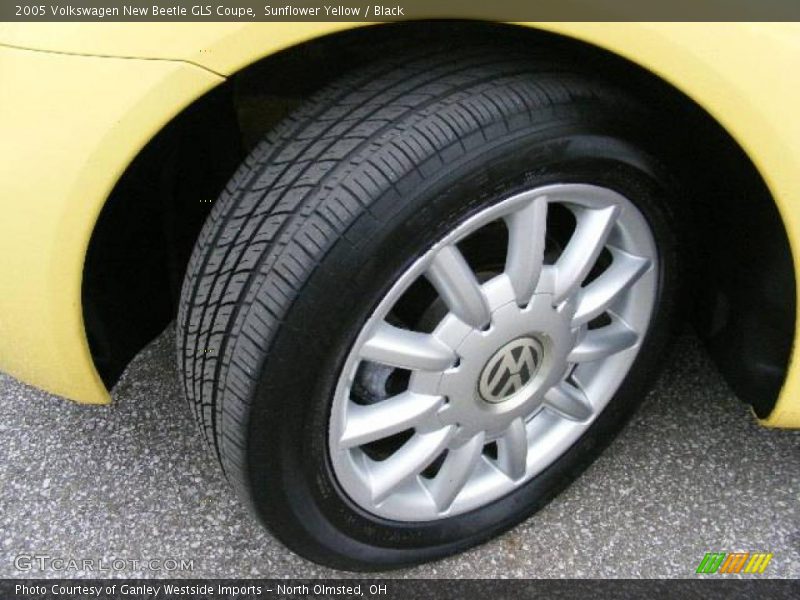 Sunflower Yellow / Black 2005 Volkswagen New Beetle GLS Coupe