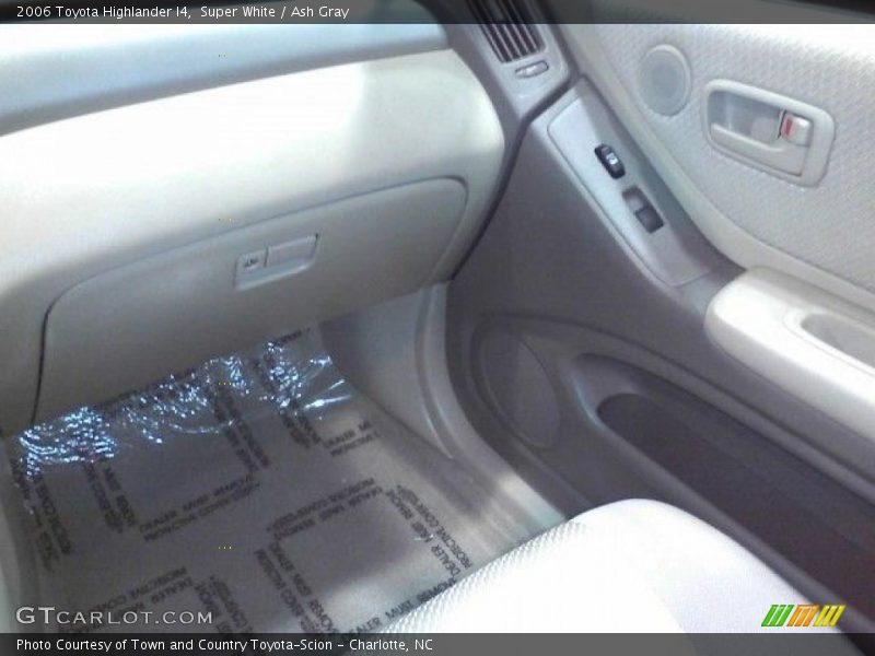 Super White / Ash Gray 2006 Toyota Highlander I4