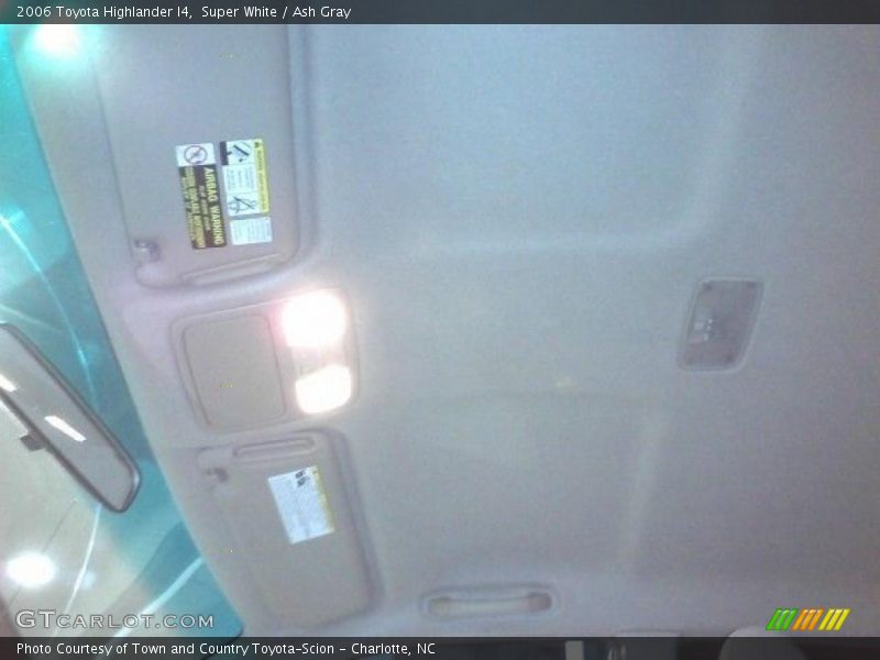 Super White / Ash Gray 2006 Toyota Highlander I4