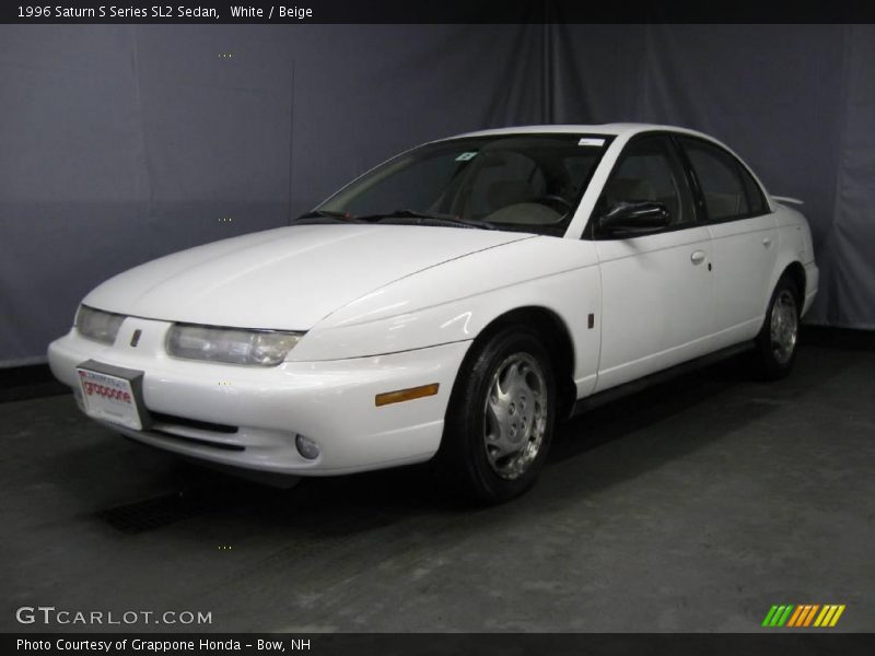 White / Beige 1996 Saturn S Series SL2 Sedan