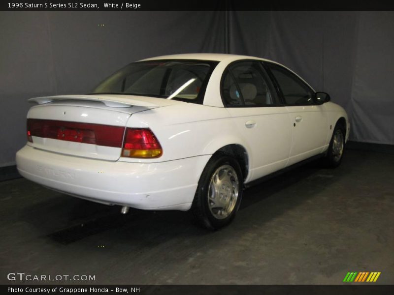 White / Beige 1996 Saturn S Series SL2 Sedan