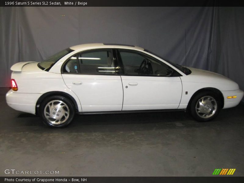 White / Beige 1996 Saturn S Series SL2 Sedan