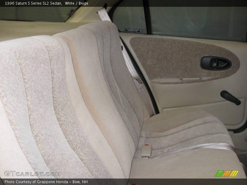 White / Beige 1996 Saturn S Series SL2 Sedan