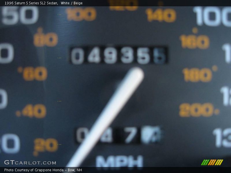 White / Beige 1996 Saturn S Series SL2 Sedan