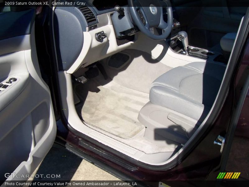 Garnet Red / Gray 2009 Saturn Outlook XE