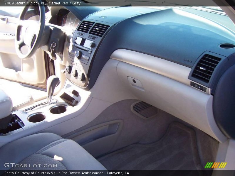 Garnet Red / Gray 2009 Saturn Outlook XE